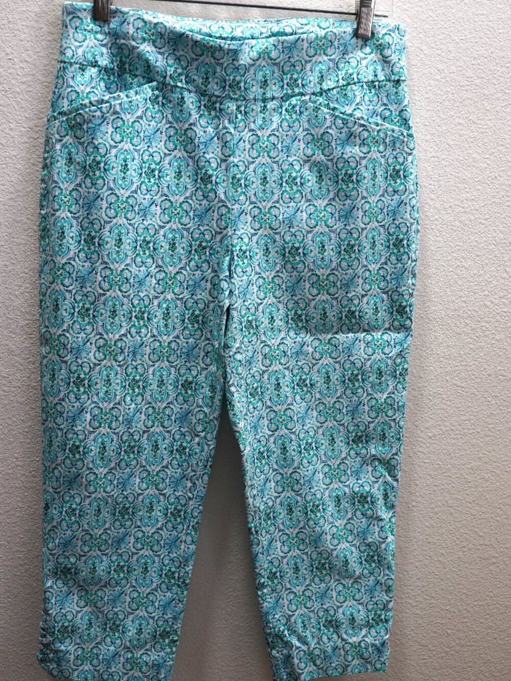 Chico's Perfect Stretch Aqua Green capri pants size 0.5
